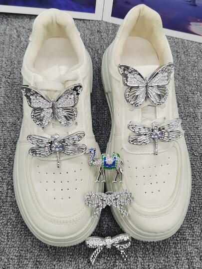 2PCS Y2K Style Luxury Silvery Dragonfly Butterfly Shoelaces Charms Bling Rhinestone Bow Shoe Buckles Decorations Personalized Artificial Faux Pearl Shoe Clips DIY Removable Camel Shoe Laces Accessories Fit Women Lace Up Boots Sneakers Christmas Halloween Valentine Birthday Festival Party Gifts(Shoes Not Included)