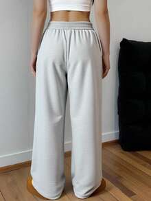 大码女式抽绳腰直筒休闲街头风格裤，适合毕业、返校、休闲、运动、居家、旅行