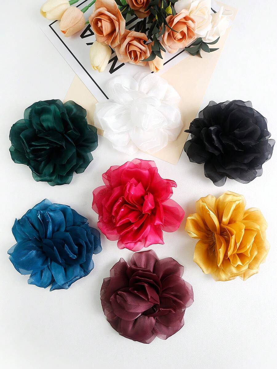 1件/包，7种颜色可选，新款亮面缎面褶皱纹理面料手工3D花朵，可用作服装配饰、修补、DIY婚纱、刺绣等。