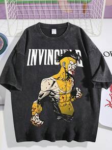 Washed T-Shirt Men'S Artistic Invincible Comic Graphic Tee, Bold Superhero Design With Blood-Splattered Yellow Suit & Dynamic Action Pose, Minimalist Typography Invincible In Distressed , Elegant Streetwear Aesthetic On Natural Beige Base, Soft - 黑色 - 查看 1