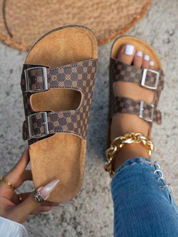 Classic Brown Embossed Design Women's Fashion Versatile Slippers. Solid Color Bowknot Pure Metal Women's Flat Sandals, Suitable For Beach, Spring, Summer, Autumn And Winter. Adjustable 5 Sizes For Wide Feet