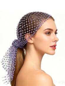 1顶65厘米镶钻女式鸭舌帽，适合夜店佩戴