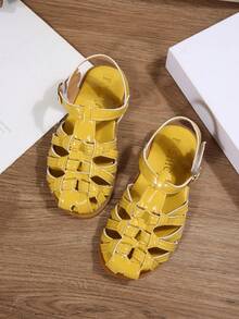 Children Fashion Outdoor Sandals Summer Square Toe Flat Shoes Strap Sandals New Style Girls Shoes Stylish Beach Slippers