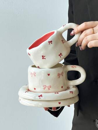 1 Stück rosa Schleife Keramik Kaffeetasse & Untertasse Set, koreanischer Ins Stil handbemalte süße Tasse, Kaffeetasse, Teetasse, Wassertasse, geeignet für Heimtreffen, Dekorationstasse, Weihnachten, Ramadan, Geschenk für Freunde