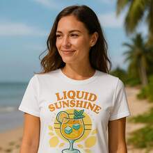 Liquid Sunshine T-Shirt: Wo's Summer Shirt With A Lemon Drink Graphic Offers Timeless Comfort And Durability. With A Stylish Cut And Soft Texture, It's Your Perfect Everyday Essential: Easy To Style For Casual Looks, Weekend Adventures, Or Relaxed Days At The Office. A Must-Have In Your Wardrobe That Feels As Good As It Looks. Thoughtful, Simple, And Effortlessly Stylish-A Gift She'll Truly Love. - 白色 - 查看 1