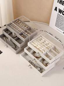 Una scatola portagioie in velluto acrilico a tre strati con cassetto, scatola espositiva per orecchini, anelli e bracciali. Questa scatola portagioie per collane, orecchini e anelli presenta anche una scatola espositiva per orecchini, anelli e bracciali. Questa scatola portagioie in acrilico trasparente, con una grande capacità e uno stile a cassetto, presenta un vassoio in velluto regolabile ed è ideale per conservare orecchini, anelli, bracciali, collane e bracciali a casa. - Multicolore - Visualizzare 6