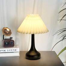 1 pezzo Lampada da scrivania LED moderna plissettata, alimentata tramite USB, per uso interno, base in metallo con finitura verniciata, paralume in tessuto plissettato - Lampada da comodino con luce notturna integrata a LED, senza necessità di lampadina