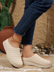 Pantuflas tipo slip-on en beige, zapatos de pescador cómodos de tela para interiores, mocasines planos para uso en exteriores para mujeres