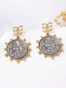 1 对休闲奢华合金几何徽章吊坠耳环女士款 - 幾何徽章耳環 - 查看 3