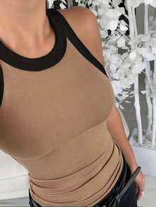 Camiseta básica informal de punto acanalado para mujer, con ribete en contraste, tirantes largos, escote sin mangas - Marrón - Ver 2