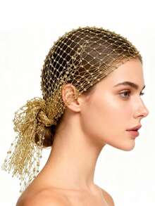 1顶65厘米镶钻女式鸭舌帽，适合夜店佩戴