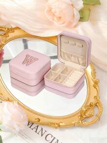 1个字母图案旅行首饰盒，便携式拉链首饰收纳盒，女士礼品盒，PU皮革防水首饰盒，可收纳戒指、吊坠、耳环、项链 - 送给女孩和女士的理想礼物，女士旅行、度假、秋季、万圣节必备收纳盒 - 彩色 - 查看 9