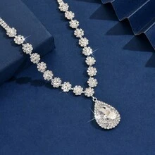 A Water-Drop Ellipse Geometric Necklace, A Retro Court-Style Collarbone Chain, A Light Luxury And High-End Necklace Accessory - 彩色 - 查看 4