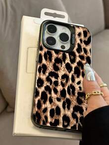 Cheetah, Leopard Print 1pc Fashionable Leopard Print Phone Case, Minimalist Design New Hot-Selling Delicate Apple Phone Protective Cover, A Simple And Unique Fashion Accessory For Men And Women, Compatible With Apple 16 15 14 13 12 11 Plus Pro Max. This Is The Best Gift For Friends, Family And Colleagues.