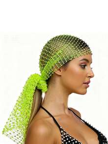 1顶65厘米镶钻女式鸭舌帽，适合夜店佩戴