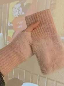 زوج جديد من قفازات الكشمير الفاخرة نصف الأصابع، قفازات نسائية - ناعمة جداً ومبطنة بالفرو، قفازات بدون أصابع دافئة، صديقة للبشرة، مع أساور معصم، متوافقة مع شاشات اللمس، تصميم أزياء بألوان سادة، مناسبة للكتابة في المكتب والدراسة، للاستخدام اليومي الداخلي والخارجي، حماية اليد مريحة ومانعة للانزلاق