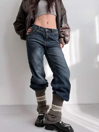 زوج من الساقيات النسائية ذات الطراز القديم المزخرف بنقشة البلورة الثلجية المنسوجة