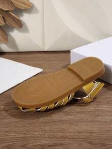 Children Fashion Outdoor Sandals Summer Square Toe Flat Shoes Strap Sandals New Style Girls Shoes Stylish Beach Slippers