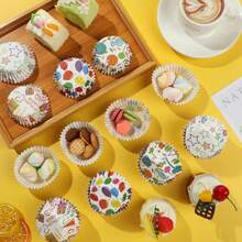 100 pièces Caissettes à cupcakes standard en papier d'anniversaire avec motifs de ballons/boîtes cadeaux/sucettes/étoiles. Caissettes à muffins et enveloppes à cupcakes pour baby shower, Noël, fête. Décoration de gâteau et bonbons.