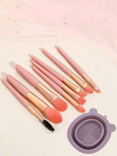 8件套化妆刷套装，附赠硅胶清洁刷，专业化妆刷，适用于粉底、遮瑕、眼影、腮红、散粉等，化妆刷套装，化妆刷套装，化妆刷套装，全套化妆刷，化妆刷套装，全套化妆工具，化妆刷套装，化妆刷套装，化妆礼盒套装