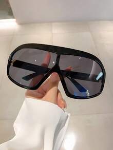 一副高档时尚女士眼镜，全框多功能复古眼镜，适合家庭出游、旅行、海滩、音乐节和日常佩戴。 - 黑框灰片 - 查看 2