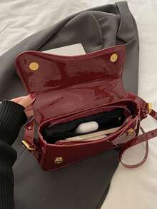 Nuova borsa da donna spagnola da attraverso la frontiera, borsa a tracolla pieghevole, borsa da pendolare alla moda, semplice, da portare sotto braccio, borsa in pelle brevettata (escluso il sacchetto regalo)