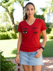 Camiseta informal de algodón para mujer, cuello en V, estampado gráfico de ojos, manga corta, corte regular, tejido elástico medio - Rojo - Ver 2