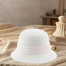 Sombrero cloche elegante de lana para mujer con banda blanca y adornos, gorra estilo pescador vintage para bodas y fiestas. - Blanco - Ver 6