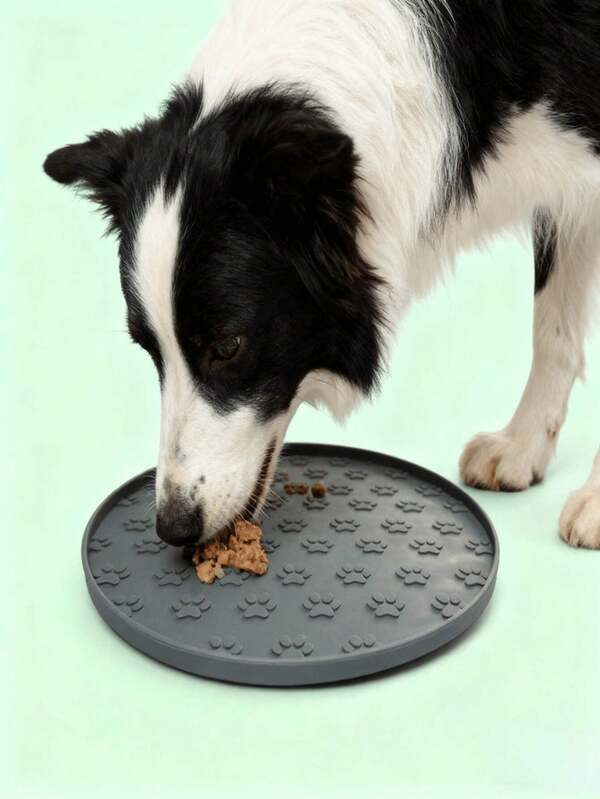 [Spill-Proof Pet Mat] 1pc Non-Slip Spill-Proof Pet Feeding Mat With Paw Print Design | Easy Clean Odorless Durable Dog & Cat Food Placemat, Scratch-Resistant Protector For Wet/Dry Food (Grey/Black) - High-Quality Material, Leak-Proof For Hygienic Feeding, Ideal For Small Pets, Modern Home Decor, Multipet Households