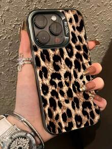Cheetah, Leopard Print 1pc Fashionable Leopard Print Phone Case, Minimalist Design New Hot-Selling Delicate Apple Phone Protective Cover, A Simple And Unique Fashion Accessory For Men And Women, Compatible With Apple 16 15 14 13 12 11 Plus Pro Max. This Is The Best Gift For Friends, Family And Colleagues.