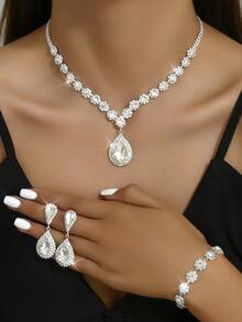 1 Set de joyería femenina a la moda - Collar, aretes y brazalete