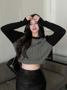 女式撞色插肩袖字母刺绣短款毛衣