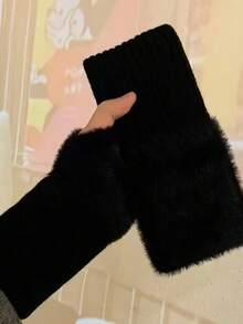 زوج جديد من قفازات الكشمير الفاخرة نصف الأصابع، قفازات نسائية - ناعمة جداً ومبطنة بالفرو، قفازات بدون أصابع دافئة، صديقة للبشرة، مع أساور معصم، متوافقة مع شاشات اللمس، تصميم أزياء بألوان سادة، مناسبة للكتابة في المكتب والدراسة، للاستخدام اليومي الداخلي والخارجي، حماية اليد مريحة ومانعة للانزلاق