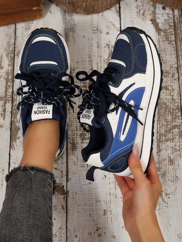 Tênis plataforma retrô preto e branco feminino, calçado esportivo casual da moda, confortável, respirável, com sola grossa antiderrapante.