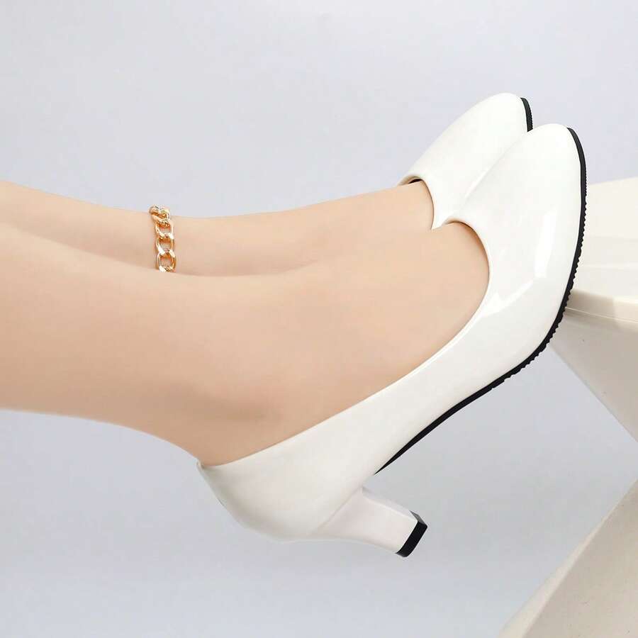 Geeyea Versatile White Patent Leather Round-Toe Chunky Heel Shoes With A Stylish Gold Anklet Accent. Comfortable And Versatile With A Shallow Cut, Perfect For Everyday Office Wear. Essential Women's Shoes For Spring And Summer. - 白色 - 查看 1