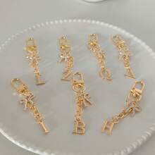 1pc White Exquisite Bow Tie Capital A-Z Letter Keychain Pendant Suitable For Bags, Backpacks, Car Key Pendants, Graduation Season, School Season, Small Gifts For Each Other, Suitable For Handbags, Backpacks, Keys,