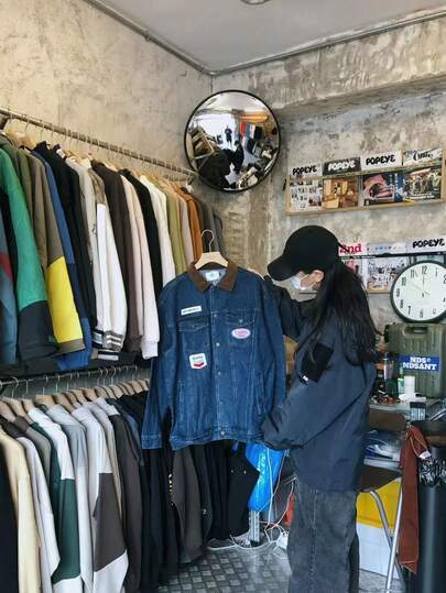 30厘米（约12英寸）超大壁镜，魔镜壁挂式入户镜，反光镜，自拍镜，汽车盲点镜，凸面交通安全镜，可调节停车场圆形凸面镜，鱼眼镜头，适合日常居家摄影，也可作吊饰。还可用作更衣室自拍镜和单身公寓浴室镜，无需用电。