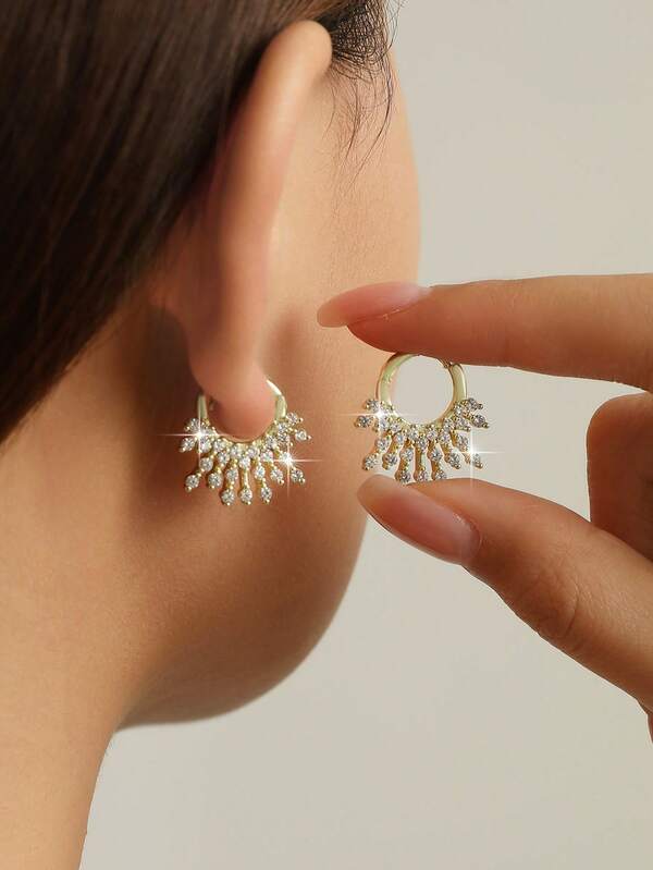 1 par de pendientes de aro con circonita cúbica glamorosos, accesorio de joyería única y brillante, adecuado para el uso diario, regalo para amigos y accesorio de ropa navideño