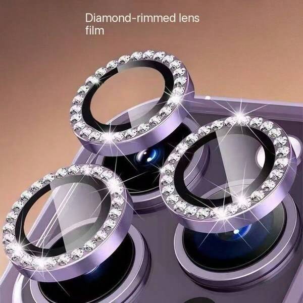 Strass Linsen Schutzfolie, kompatibel mit iPhone 17 Pro Max/17 Pro/17/16 Pro Max/16 Pro/15 Pro Max/15 Pro/14 Pro Max/15/13/13 Pro Max/12/12 Pro Max/11/Plus Serie. Handgefertigt mit eingebetteten Diamanten, sehr dekorativ und Diamanten gehen nicht leicht verloren. Schützt das Objektiv vor Kratzern und leichten Stößen. Verbindet luxuriöses Aussehen und praktischen Schutz, häufig in Produkten zur PersonalisierunHandyefonen zu sehen.