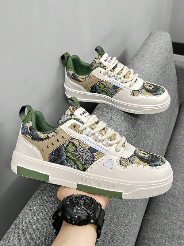 Zapatos de skate de estilo elegante para hombres con tela de parche de colores mixtos, zapatillas de nicho con estampado aleatorio para adolescentes y uso casual diario, con aumento de altura