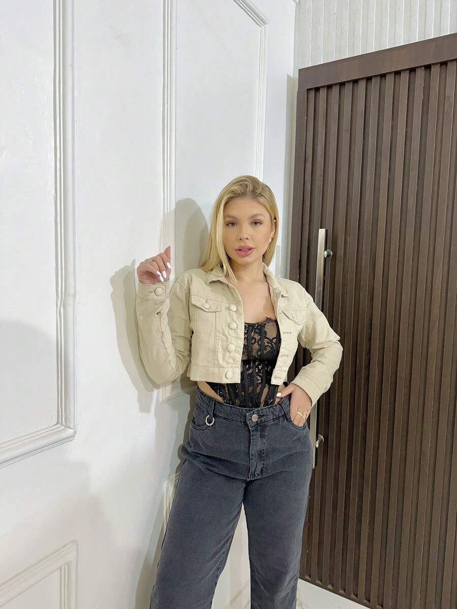 Jaqueta Jeans Cropped Curta  Moderna Estilosa E Cheia De Personalidade