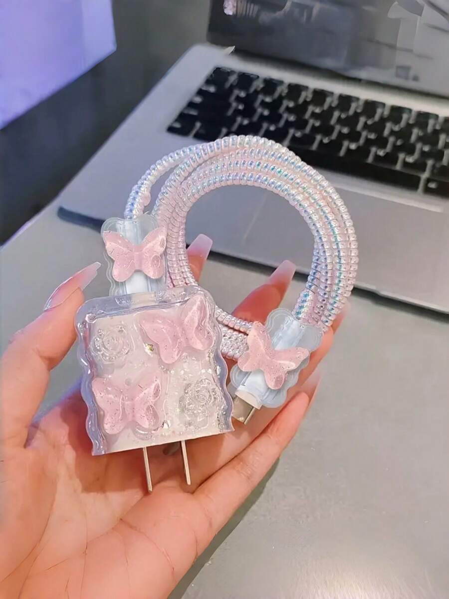 1 chiếc ốp bảo vệ hình bướm màu hồng, tương thích với cáp sạc Apple và bộ sạc nhanh 20W.