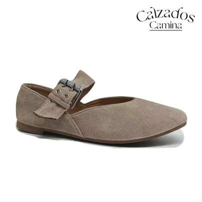 Scarpe casual da donna versatili, leggere e con punta tonda. Il cinturino regolabile si adatta comodamente a diverse misure di piede. Adatte ad abbinamenti con abiti o pantaloni, ideali sia per occasioni casual che formali. Perfette per creare uno stile unico.