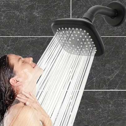 这款时尚的4英寸方形高压淋浴喷头用途广泛，可提供强劲奢华的喷淋体验。它采用紧凑型硅胶喷嘴和可拆卸壁挂式喷头。简约的方形塑料材质，结合高压节水技术，带来如雨淋般的淋浴体验。