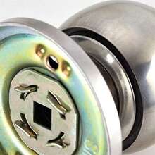 缎面不锈钢可锁入户门把手 - 标准球形设计，适用于室内外，带隐私功能