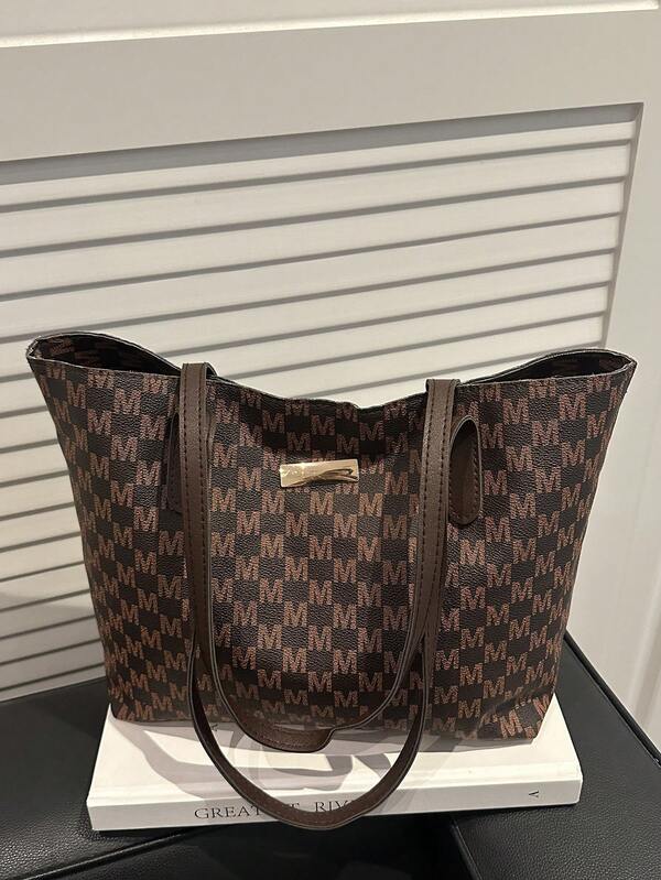 Grand sac de capacité pour femmes, sac fourre-tout personnalisé pour le trajet. Nouveau sac à épaule de niche beau et texturé pour femmes