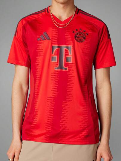 Adidas قميص كرة القدم بأكمام قصيرة من نادي بايرن ميونخ لموسم 24-25 من أديداس، الإصدار المنزلي لمشجعي بايرن