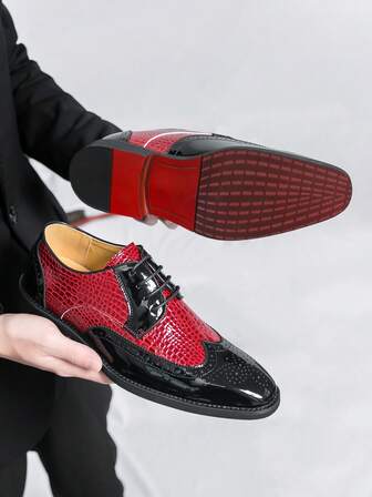 2025 Vårnya Herr Derbyskor, Röd Sula, Spetsig Tå, Andningsbara, Brittisk Stil, Tjock Sula, Snörning, Casual Vardag, Svart & Röd, Arbetskängor, Lackskinn, Snidad, Retro, Bekväma, Koreansk Version, Bröllop, Spetsig Läderskor, Herr, Vintage, Business Casual, Oxfordskor, Lämpliga För Bankett, Dans, Framträdande, Modematchning, Snörning, Professionell Klädsel