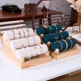 Armbandsställ i trä, elegant smyckesorganisatör för armband, halsband och klockor, perfekt för heminredning, butiksmontrar och presenter, perfekt för speciella tillfällen och högtidsfiranden, snygg och funktionell förvaringslösning för dina värdefulla accessoarer, förbättra ditt utrymme med detta eleganta och mångsidiga displayställ, perfekt för hantverksmässor och butiker, håll dina smycken lättillgängliga, ett måste för smyckesälskare och samlare, höj din organisationsnivå med detta vackert utformade stativ.