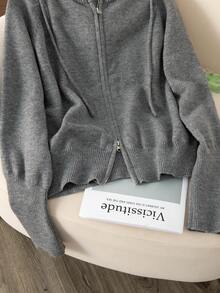 女士灰色拉链连帽针织开衫，柔软舒适的连帽毛衣，秋冬季宽松百搭上衣